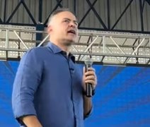 “Neutro é shampoo de neném, eu sou Lula”, diz Renan Filho em evento da Uneal