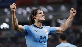 Cavani brilha, coloca Uruguai nas quartas e manda CR7 para casa