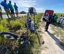 Homem bate motocicleta em cerca de proteção e morre no município de Roteiro