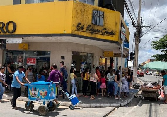 Filas em agências bancárias de Arapiraca voltam a formar aglomerações