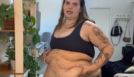 Vídeo: Após eliminar 75 kg, Thais Carla exibe corpo real e comenta flacidez e autoestima