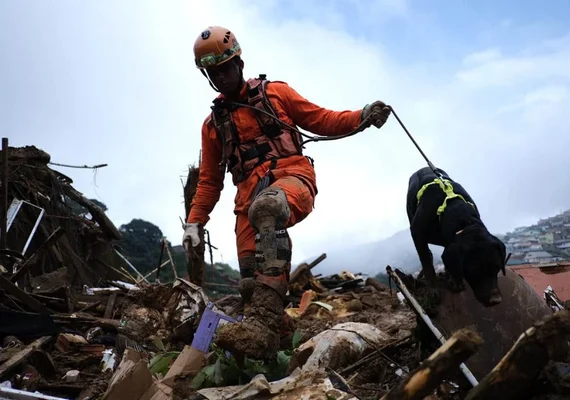 Tragédia em Petrópolis deixa 80 mortos após chuvas e deslizamentos