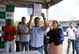 Prefeito Kil assina ordem de serviço para construção de quadra poliesportiva