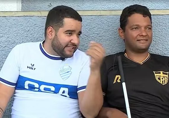 Torcedor do CSA narra clássico para torcedor do CRB com deficiência visual