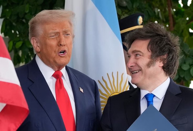 Palhaço cumpre ordem do dono do circo, mas acaba esnobado pelo traquejado 'dono da casa'