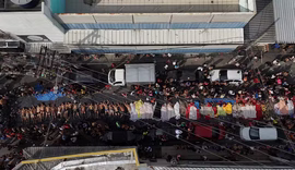 Moradores retiram cerca de 60 corpos em área de mata após operação