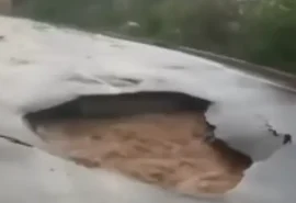Forte chuva abre cratera e interdita rua no interior de AL