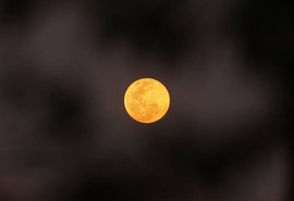 Primeira superlua do ano aparecerá no céu neste domingo