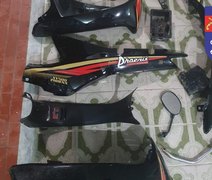 Jovem de 17 anos é flagrado fazendo desmanche de moto