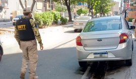 Motorista sem CNH é flagrado em carro irregular durante operação em Maceió