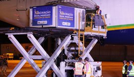 Remessa de 3,8 milhões de doses da Oxford/AstraZeneca chega ao Brasil
