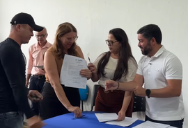 Prefeito de Viçosa empossa 18 profissionais aprovados em concurso público