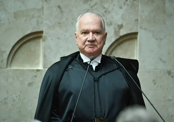 Fachin assume STF com defesa firme da democracia e da Constituição