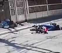 VÍDEO: após praticar roubo, menor morre ao passar mal e cair de moto