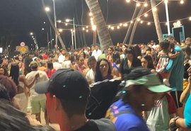 Vídeo: Luau Massayó lota orla de Ponta Verde para última superlua da década