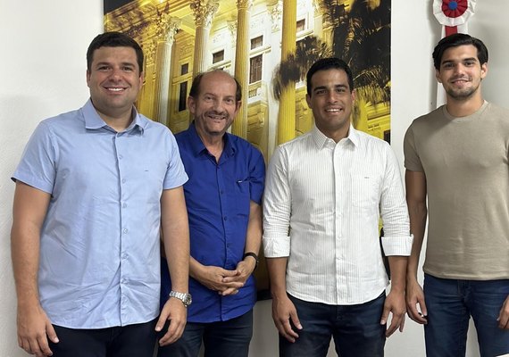 Médico Cléber Costa toma posse como vereador de Maceió