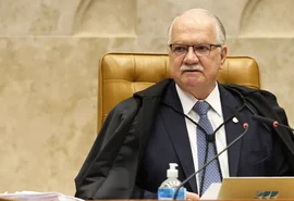 Fatos sobre ministros devem ser apurados 'sem exceção', diz Fachin à PF