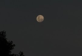 Por que nossas fotos da lua geralmente ficam ruins?