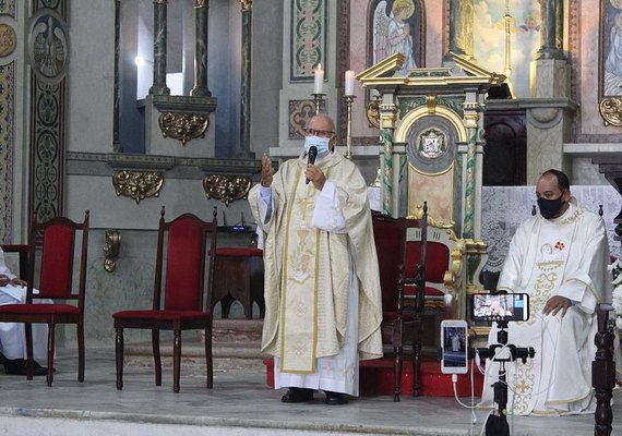 Fieis celebram Corpus Christi na Arquidiocese de Maceió