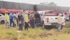 PM fica ferida após carro bater em viatura em Rio Largo