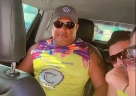 Vereador de Maceió filma homem com arma em punho dentro de veículo