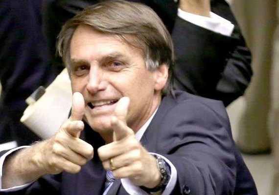 Bolsonaro assina decreto que flexibiliza a posse de armas