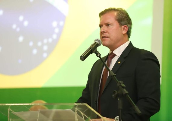 Deputado cobra pagamento do seguro-defeso para pescadores de camarão em AL