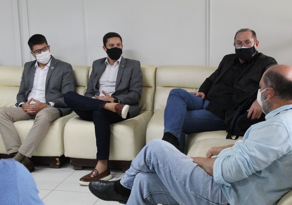 Economia firma laços estratégicos com reitoria da Ufal