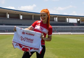 Patrocinadora do CRB, plataforma adulta é denunciada por cobrar taxas abusivas e estimular barganha de sexo