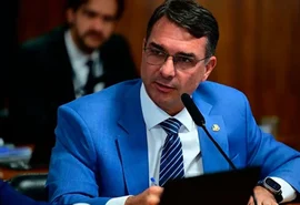 Grupo de Flávio Bolsonaro atua para travar PEC do 6x1 no Senado