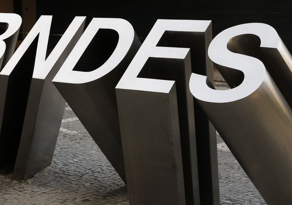 BNDES aprova R$ 280 milhões para maior fábrica de baterias do Brasil