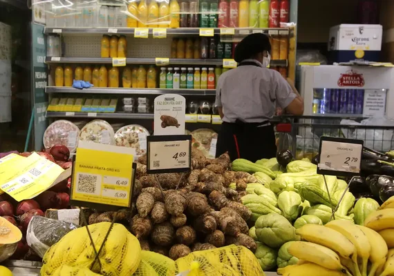 Intenção de Consumo das Famílias recuou 0,3% em setembro, diz CNC