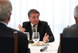 Bolsonaro veta alívio de dívidas para Estados e municípios