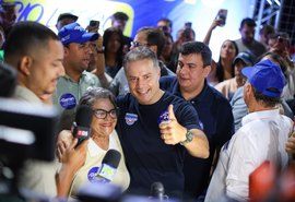 Renan Filho firma compromissos com mães atípicas em Rio Largo