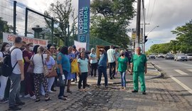 Trabalhadores do Hospital Veredas protestam por salários atrasados