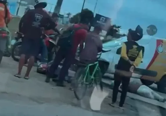 Colisão entre moto e carro deixa dois homens feridos em Arapiraca