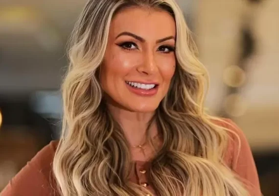 Andressa Urach diz que vai abrir igreja só para 'pecadores'