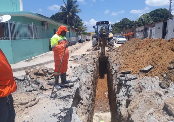Prefeitura executa drenagem em comunidades
