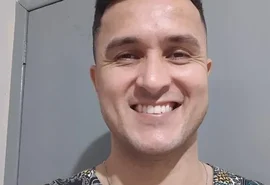 Alagoano lança livro com cordéis abordando temas como homofobia e relações virtuais