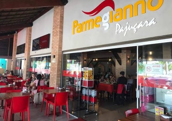 Turista fica ferido após teto de restaurante desabar na orla de Pajuçara