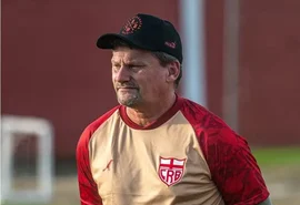 Clube regulariza técnico Fábio Matias e auxiliar, mas segue com transfer ban