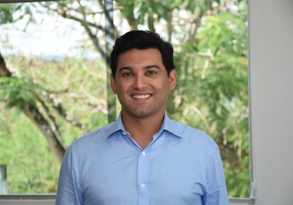 Ex-prefeito atropela mandatária e anuncia cancelamento do carnaval em cidade de AL