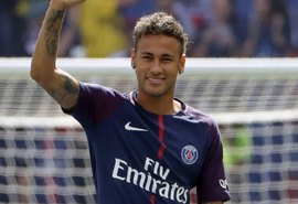 Neymar foi o jogador que mais sofreu faltas na França: 104 em 20 jogos