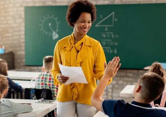 Cooperativa de crédito realiza encontro com educadores e voluntários do Programa Cooperativa Mirim