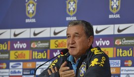 Técnico do tetra, Parreira apresenta melhora, mas segue na UTI
