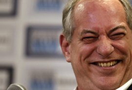 Ciro retorna ao Brasil e evita manifestações sobre segundo turno