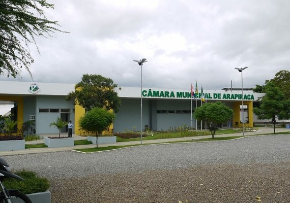 Vereadores de Arapiraca excluem colegas de eleição para a Mesa Diretora e podem perder seus mandatos