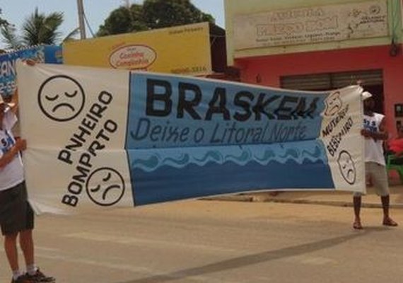 Moradores fazem novo protesto contra a instalação da Braskem no litoral norte