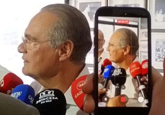 Renan projeta ampla bancada e admite candidatura em convenção do MDB