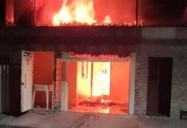 Incêndio destrói residência em Matriz do Camaragibe